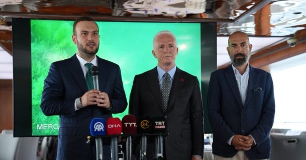  Zero Waste Foundation President and COP31 High-Level Climate Champion Samed Ağırbaş, Istanbul Governor Davut Gül and DYKD Chair Volkan Narcı visit Tavşan Island, Aug. 11, 2026. (Handout)