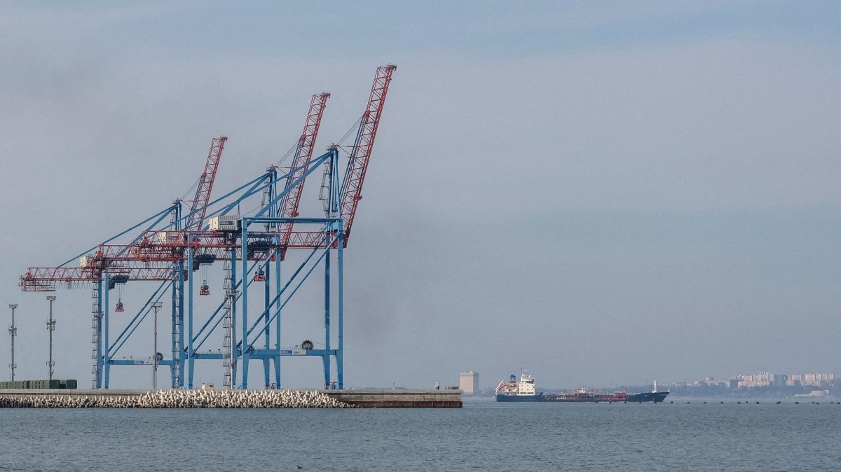 A cargo vessel leaves a port in the Black Sea, amid Russia's attack on Ukraine, in Odesa, Ukraine, March 26, 2025. (Reuters Photo)