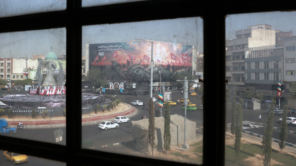 An anti-U.S. billboard on display at Enghelab Square in central Tehran, Iran, Aug. 9, 2026. (EPA Photo)