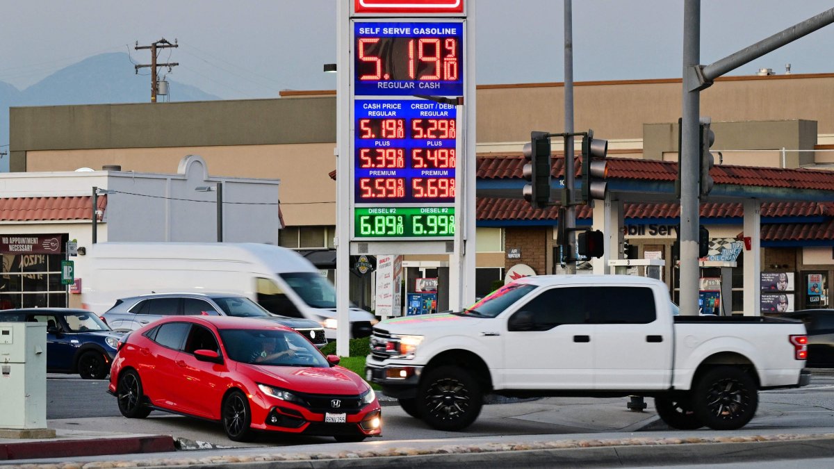 Drivers pull their vehicles in and out of a gas station in La Puente, California, U.S., Aug. 7, 2026. (AFP Photo)
