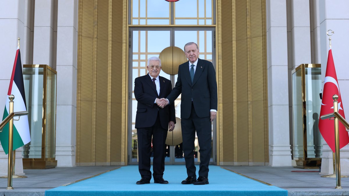 President Recep Tayyip Erdoğan welcomes Palestinian President Mahmoud Abbas during a ceremony, Ankara, Türkiye, Aug. 12, 2026. (AA Photo)