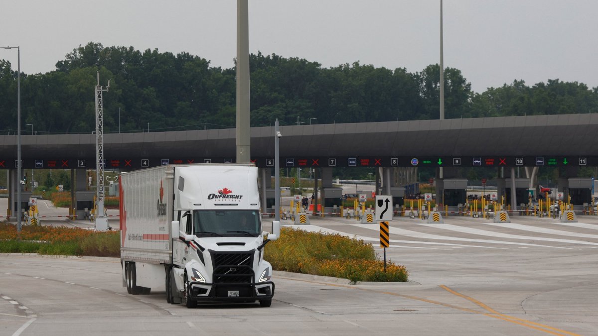 Canada weighs accepting US auto tariffs for lower USMCA levies