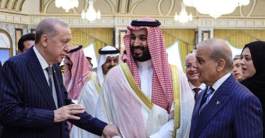 President Recep Tayyip Erdoğan, Saudi Arabia's Crown Prince Mohammed bin Salman (C) and Pakistan’s Prime Minister Shehbaz Sharif (R), Mecca, Saudi Arabia, Aug. 7, 2026. (AFP Photo)