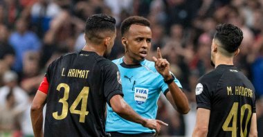 Referee Omar Artan (C) is confronted by players after calling a penalty kick during the CAF Champions League final match between AS FAR Rabat and Mamelodi Sundowns, Rabat, Morocco, May 24, 2026. (AP Photo)