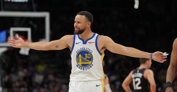 Golden State Warriors' Stephen Curry reacts during the second half of an NBA basketball play-in game against the Phoenix Suns, Phoenix, U.S., April 17, 2026. (AP Photo)