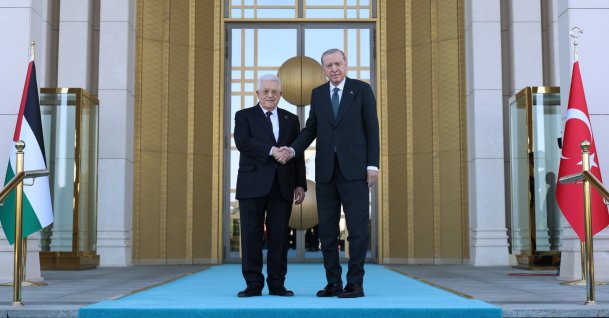 President Recep Tayyip Erdoğan welcomes Palestinian President Mahmoud Abbas during a ceremony, Ankara, Türkiye, Aug. 12, 2026. (AA Photo)
