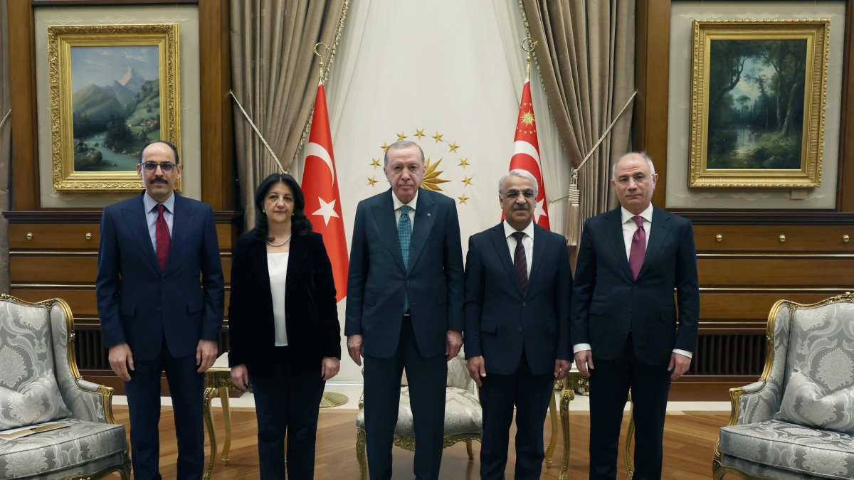 President Recep Tayyip Erdoğan, accompanied by intelligence chief Ibrahim Kalın (1st L) and AK Party acting Chair Efkan Ala (1st R), hosts lawmakers Pervin Buldan (2nd L) and Mithat Sancar (2nd R), Ankara, Türkiye, Feb. 11, 2026. (AA Photo)