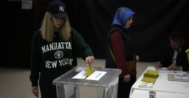 A woman casts her ballot at a polling station, Istanbul, Türkiye, May 28, 2023. (AP Photo)