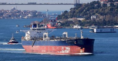 Crude oil tanker SCF Surgut transits the Bosporus, Istanbul, Türkiye, April 4, 2024. (Reuters Photo)