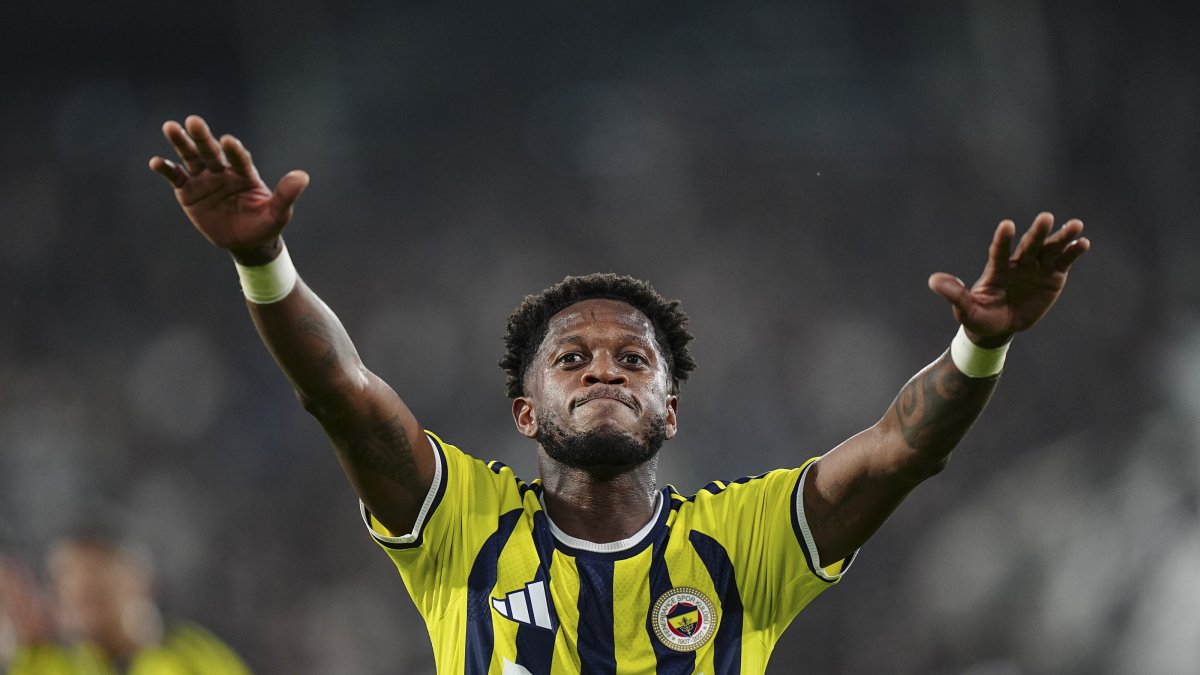 Fenerbahçe's Fred waves to fans after the UEFA Champions League qualifying 3rd-round match against Sturm Graz at Liebenau Stadium, Graz, Austria, Aug. 11, 2026. (AA Photo)