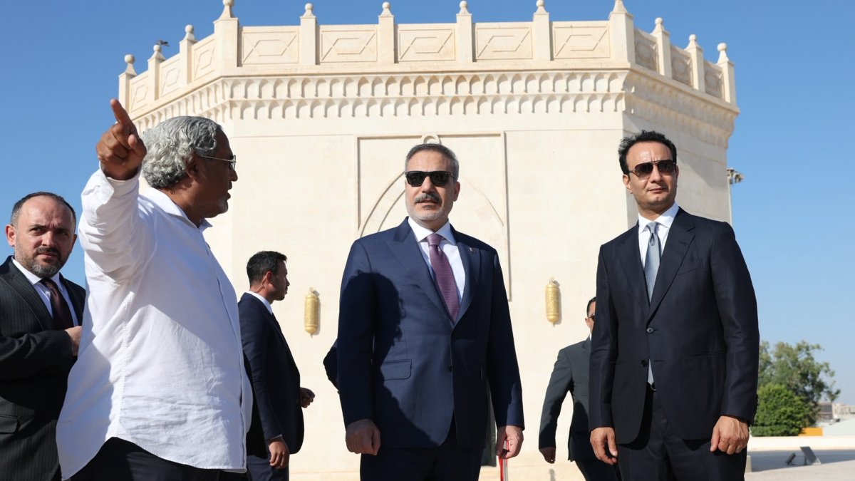 Foreign Minister Hakan Fidan visits the grave of Omar Mukhtar, Libya’s national symbol and legendary hero, during his visit, Benghazi, Libya, Aug. 12, 2026. (AA Photo)