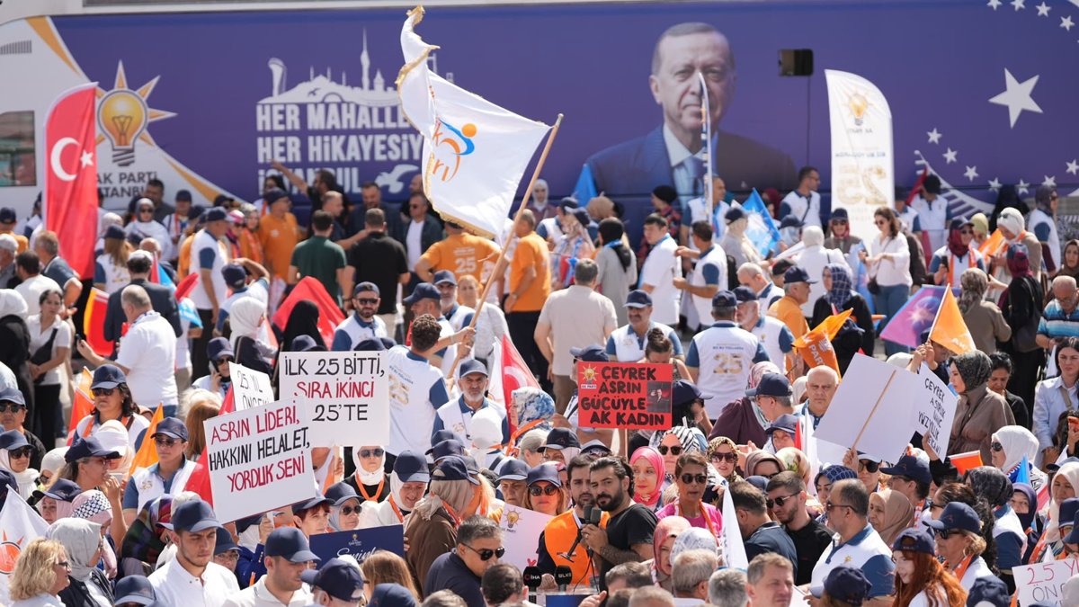Around 15,000 people prepare to travel by bus to attend the AK Party’s 25th anniversary event, Kocaeli, Türkiye, Aug. 14, 2026. (DHA Photo)