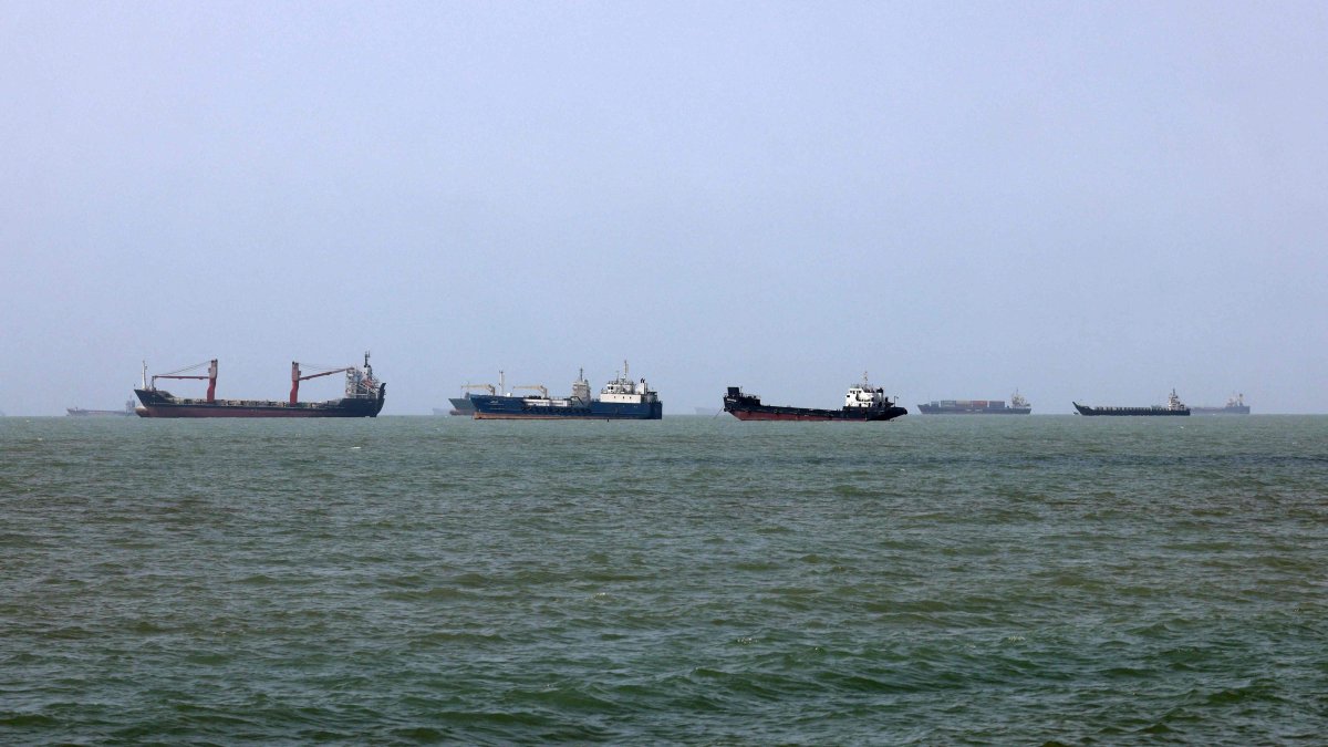 Vessels transit the Strait of Hormuz off Bandar Abbas, southern Iran, Aug.10, 2026. (AFP Photo)
