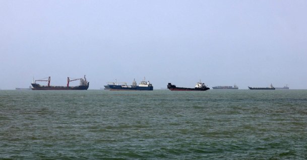 Vessels transit the Strait of Hormuz off Bandar Abbas, southern Iran, Aug.10, 2026. (AFP Photo)