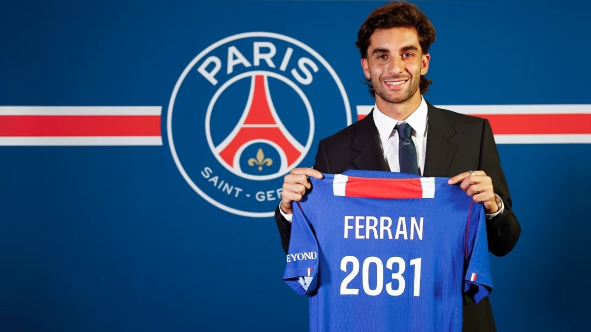 Ferran Torres poses for a photo after being unveiled as a new Paris Saint-Germain player, Paris, France, Aug. 15, 2026. (IHA Photo)