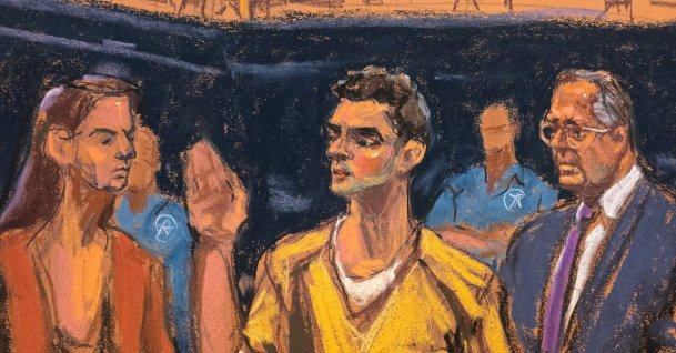 This court sketch shows Luigi Mangione standing between defense lawyers Karen Friedman Agnifilo and Marc Agnifilo as he is sworn in for a hearing in his federal murder trial at Manhattan Criminal Court, New York City, U.S., Aug. 14, 2026. (Reuters Photo)