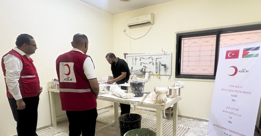 Turkish Red Crescent members during the launch of the prosthesis and orthotics support project, Gaza, Palestine, Aug. 6, 2026. (Courtesy of Turkish Red Crescent)