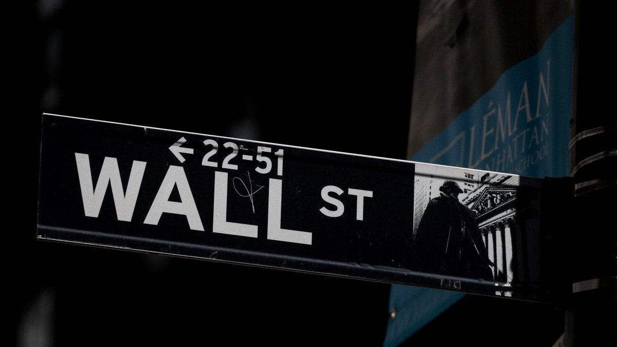 A Wall St. street sign is seen near the New York Stock Exchange (NYSE), New York City, U.S., Sept. 17, 2019. (Reuters Photo)