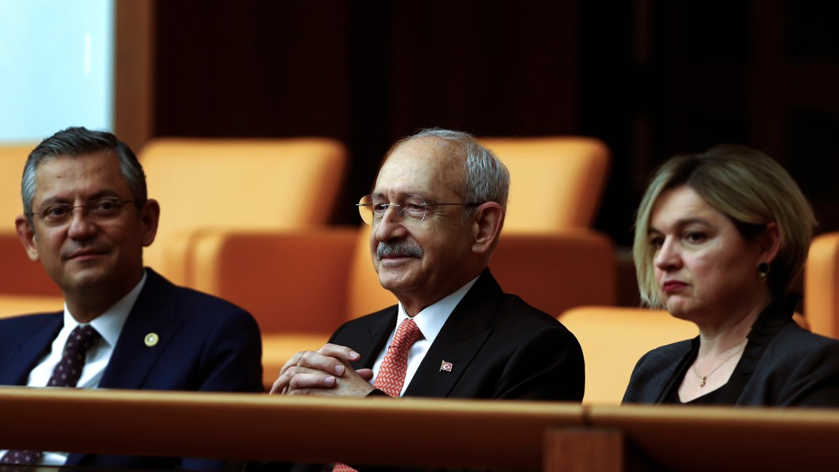 CHP leader Kemal Kılıçdaroğlu (C) sits next to Özgür Özel at Parliament, Ankara, Türkiye, June 2, 2023. (AP Photo)