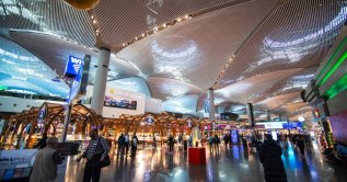 A general view of the spacious indoor area at Istanbul Airport, Istanbul, Türkiye, Nov. 12, 2024. (Shutterstock Photo)