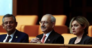 CHP leader Kemal Kılıçdaroğlu (C) sits next to Özgür Özel at Parliament, Ankara, Türkiye, June 2, 2023. (AP Photo)