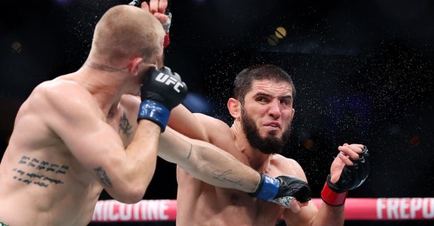 Ireland's Ian Machado Garry and Russia's Islam Makhachev fight in the welterweight title bout during UFC 330, in Philadelphia, Pennsylvania, U.S., Aug. 15, 2026. (AFP Photo)
