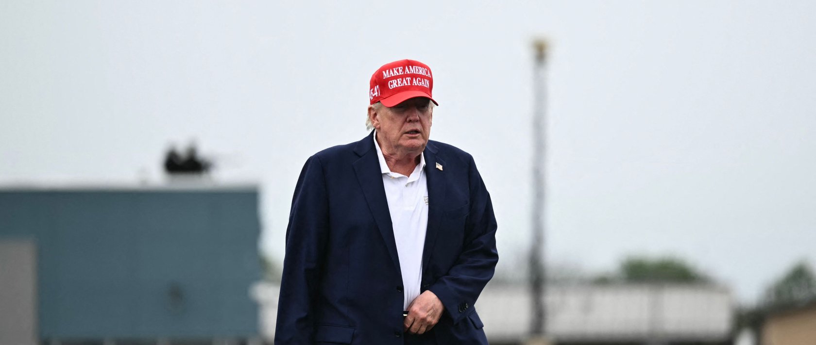 U.S. President Donald Trump walks to board Air Force One at Morristown Municipal Airport in Morristown, New Jersey, Aug. 16, 2026. (AFP Photo)