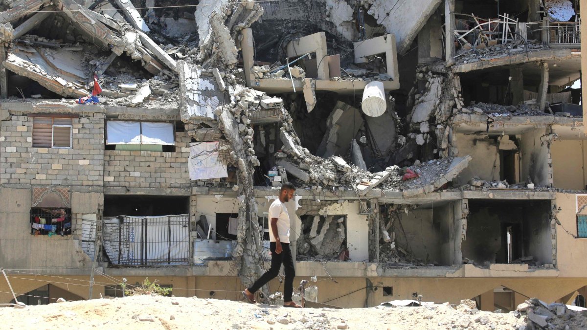 An internally displaced Palestinian man walks past the rubble of buildings destroyed by the Israeli military, in Khan Younis in the southern Gaza Strip, Palestine, Aug. 11, 2026. (AFP Photo)
