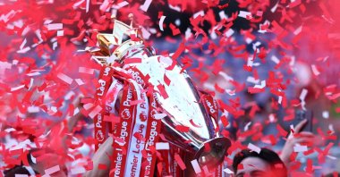 Arsenal players celebrate with the Premier League trophy, London, U.K., May 19, 2026. (Reuters Photo)