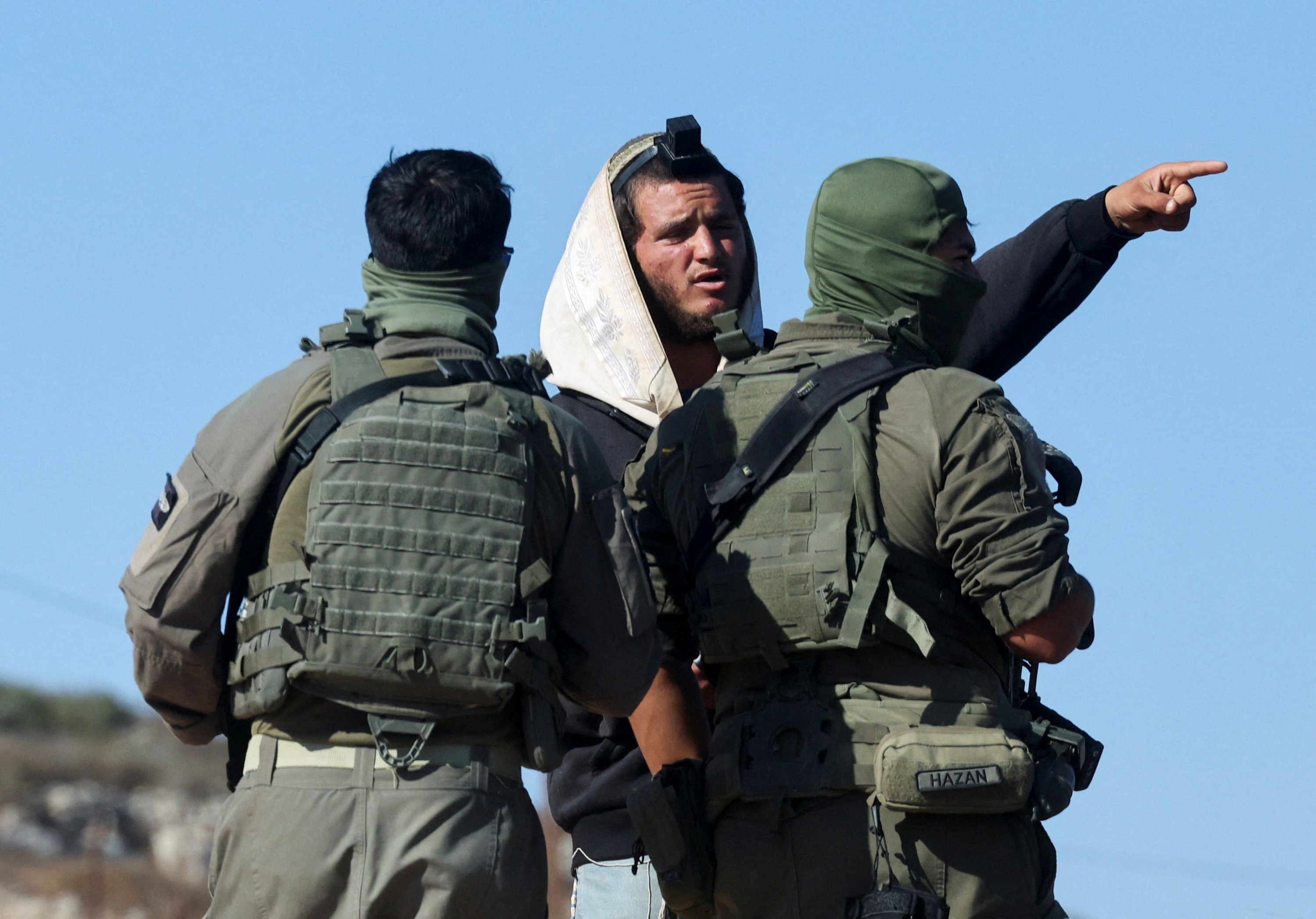 Israeli ‘terrorist’ settlers continue Qusra siege for 10th day