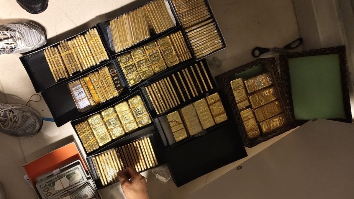 Police seize 200 kilograms of gold at a property as part of an investigation into the alleged criminal organization led by Alihan Kuriş, Ankara, Türkiye, Aug. 16, 2026. (AA Photo)