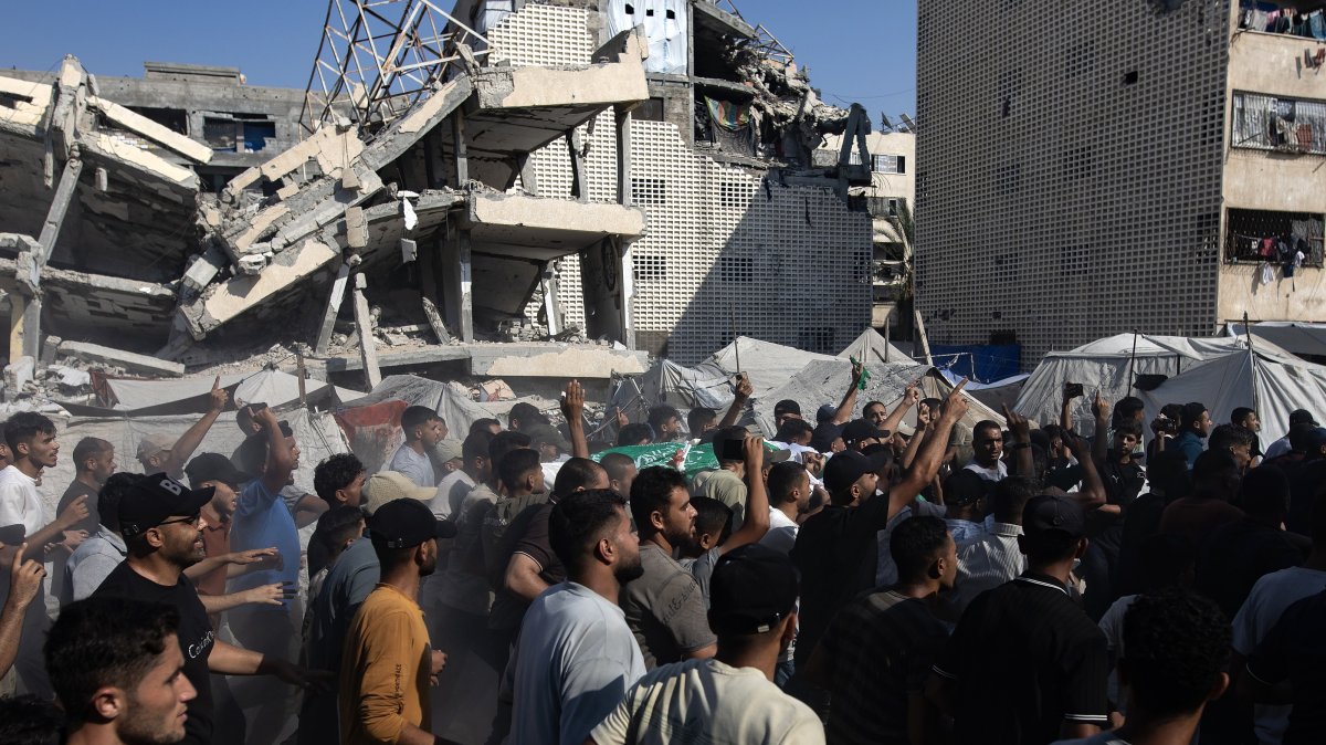 Relatives and mourners gather for the funeral of Palestinian man Huthaifa Kawari, who was killed in an Israeli strike in the southern Gaza Strip, Palestine, Aug. 13, 2026. (EPA Photo)