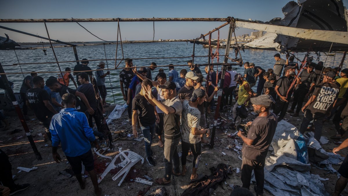 Palestinians inspect a cafe destroyed in an Israeli airstrike at Gaza port near the beach in Gaza City, Aug.18, 2026. (EPA Photo)
