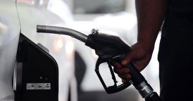 A customer fills his tank at a petrol station, London, U.K., July 24, 2026. (EPA Photo)