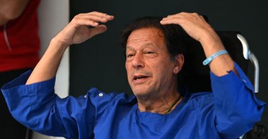 Pakistan's former Prime Minister Imran Khan addresses the media at a hospital in Lahore, Nov. 4, 2022. (AFP Photo)