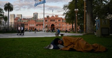 A homeless man sleeps at Plaza de Mayo square in front of Casa Rosada presidential palace in Buenos Aires, Argentina, Sept. 25, 2024. (AFP Photo)