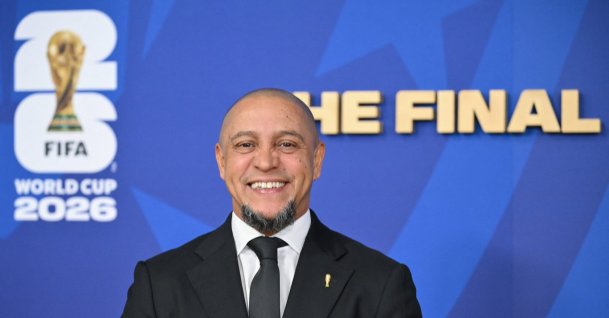 Brazilian former footballer Roberto Carlos poses during a "FIFA Legends" photocall prior to the 2026 World Cup football tournament final match between Spain and Argentina at the New York/New Jersey Stadium in East Rutherford, July 19, 2026.  (AFP Photo)