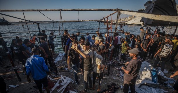 Palestinians inspect a cafe destroyed in an Israeli airstrike at Gaza port near the beach in Gaza City, Aug.18, 2026. (EPA Photo)