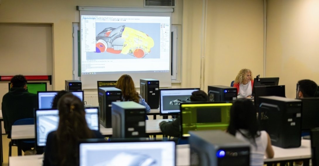 University students work on 3D modeling projects during a computer-aided design class, Istanbul, Türkiye, April 22, 2026. (Shutterstock Photo)