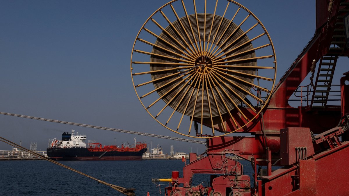 An oil tanker docked at the Port of Fujairah as the U.S.-Israel conflict with Iran limits marine traffic in the Strait of Hormuz, in Fujairah, UAE, May 6, 2026. (Reuters Photo)