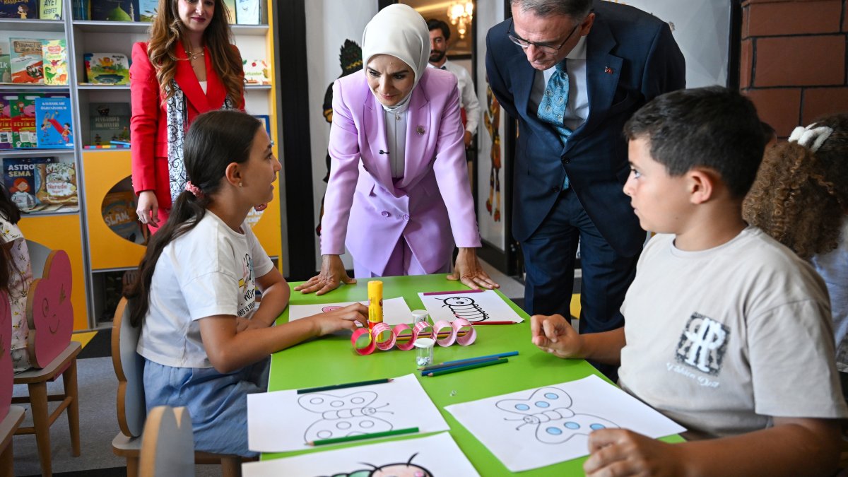Family and Social Services Minister Mahinur Özdemir Göktaş meets children during a visit to a Family Support Center, Van, Türkiye, Aug. 19, 2026. (AA Photo)