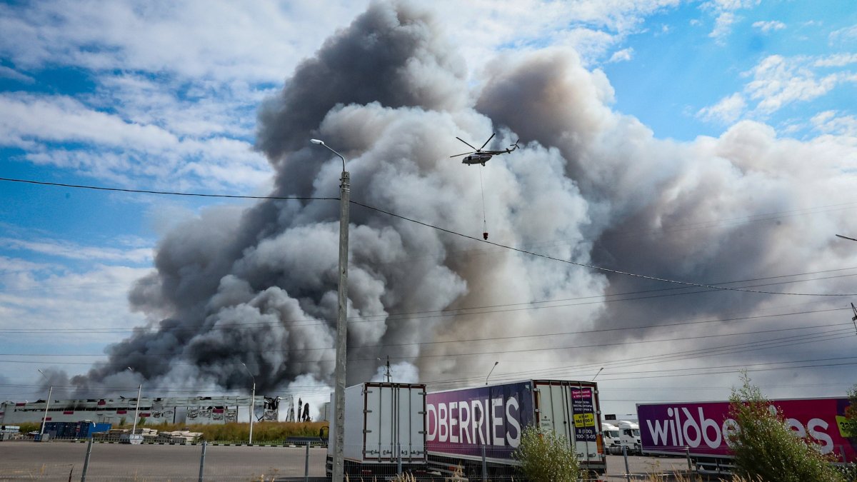 A firefighting helicopter flies above a burning Wildberries facility following a reported Ukrainian drone strike at the Koledino Industrial Park near Podolsk, Moscow Region, Russia, Aug. 16, 2026. (EPA Photo)