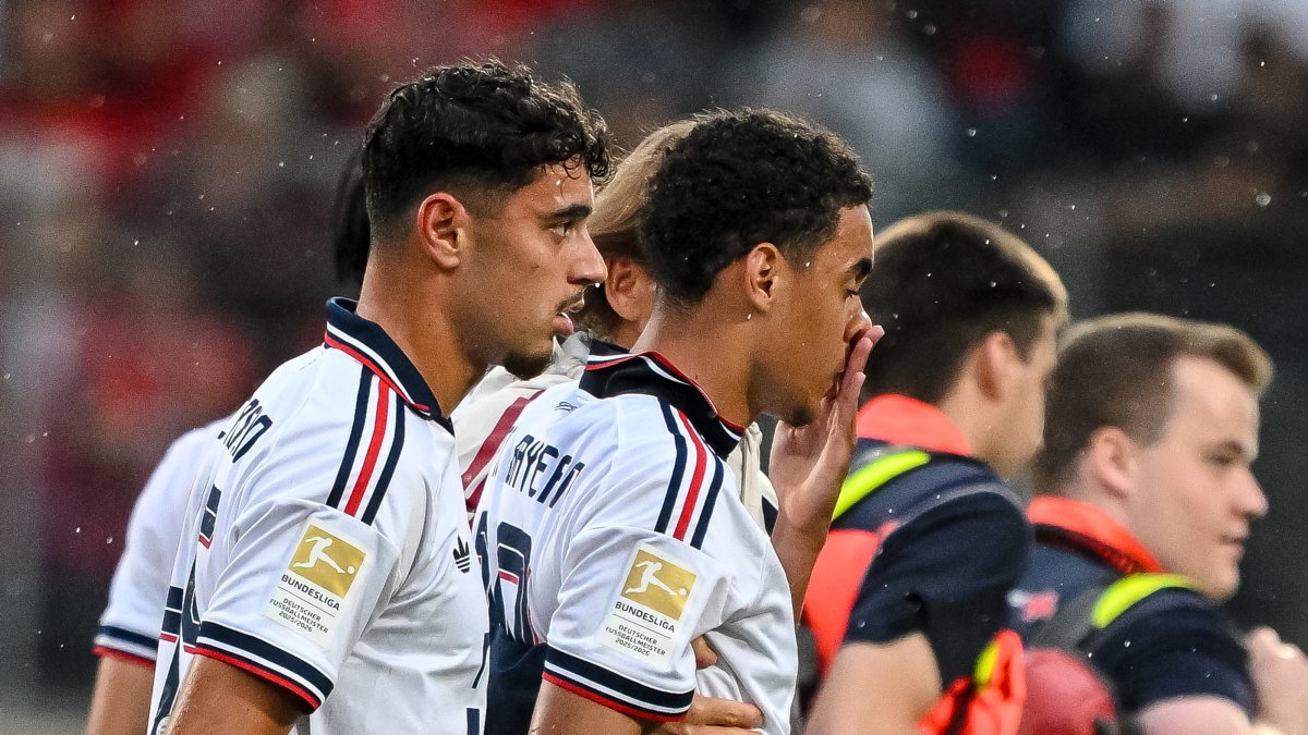 Bayern's Jamal Musiala (2nd L) leaves the field during a friendly match against FC Heidenheim, Heidenheim, Germany, Aug. 18, 2026. (AP Photo)