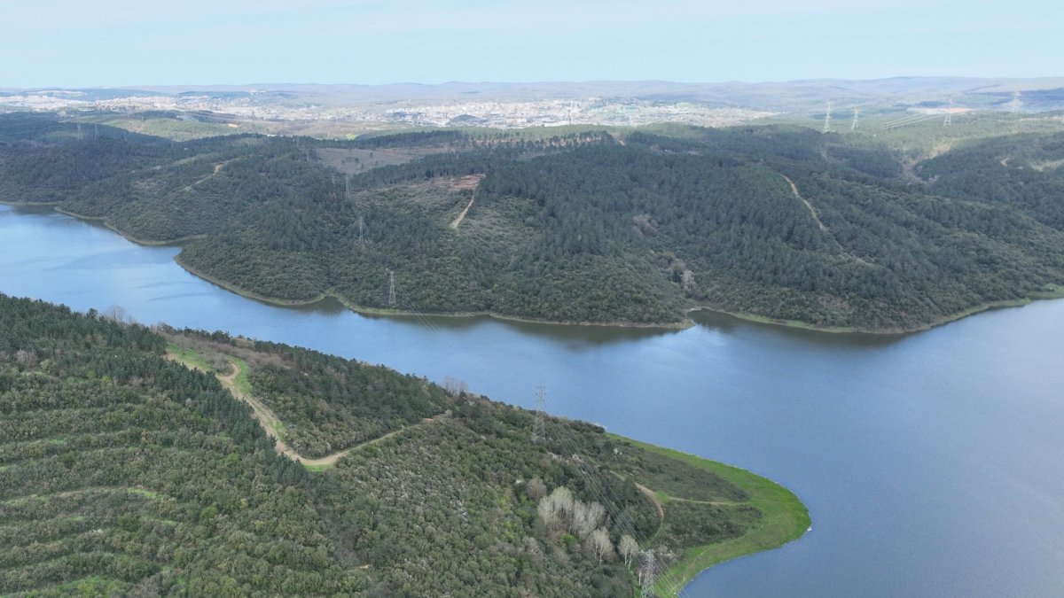 An aerial view of Alibey Dam showing water storage levels within the reservoir's basin, Istanbul, Türkiye, April 11, 2026. (AA Photo)