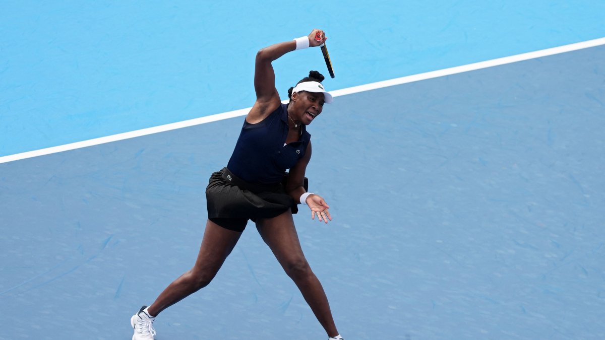 U.S.' Venus Williams plays a forehand during their match against Colombia'S Emilia Arango during day four of the Cincinnati Open at the Lindner Family Tennis Center, Mason, U.S., Aug. 14, 2026. (AFP Photo)