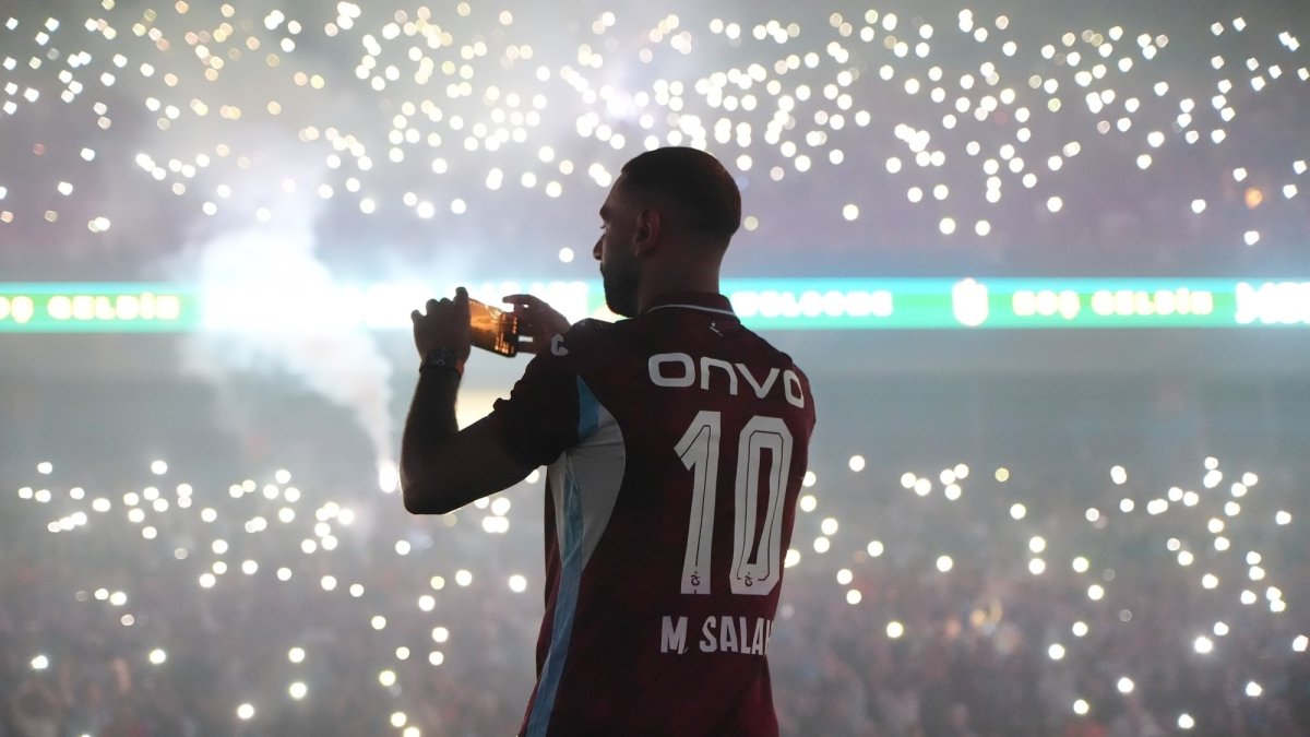 Trabzonspor's Mohamed Salah reacts during his contract signing ceremony at Papara Park, Trabzon, Türkiye,  Aug. 6, 2026. (AA Photo)