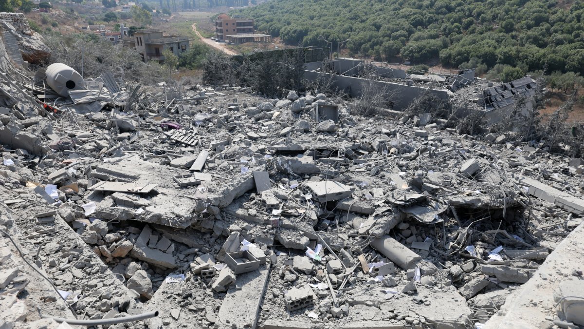 A damaged building after an Israeli airstrike on the village of Ansar, southern Lebanon, Aug. 15, 2026. (EPA Photo)