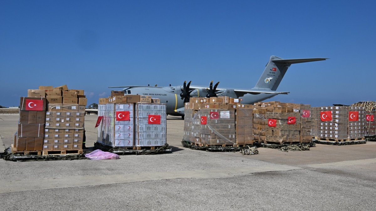 The humanitarian aid packages from Türkiye arrive at Rafik Hariri International Airport, Beirut, Lebanon, Sept. 25, 2024. (AA File Photo)