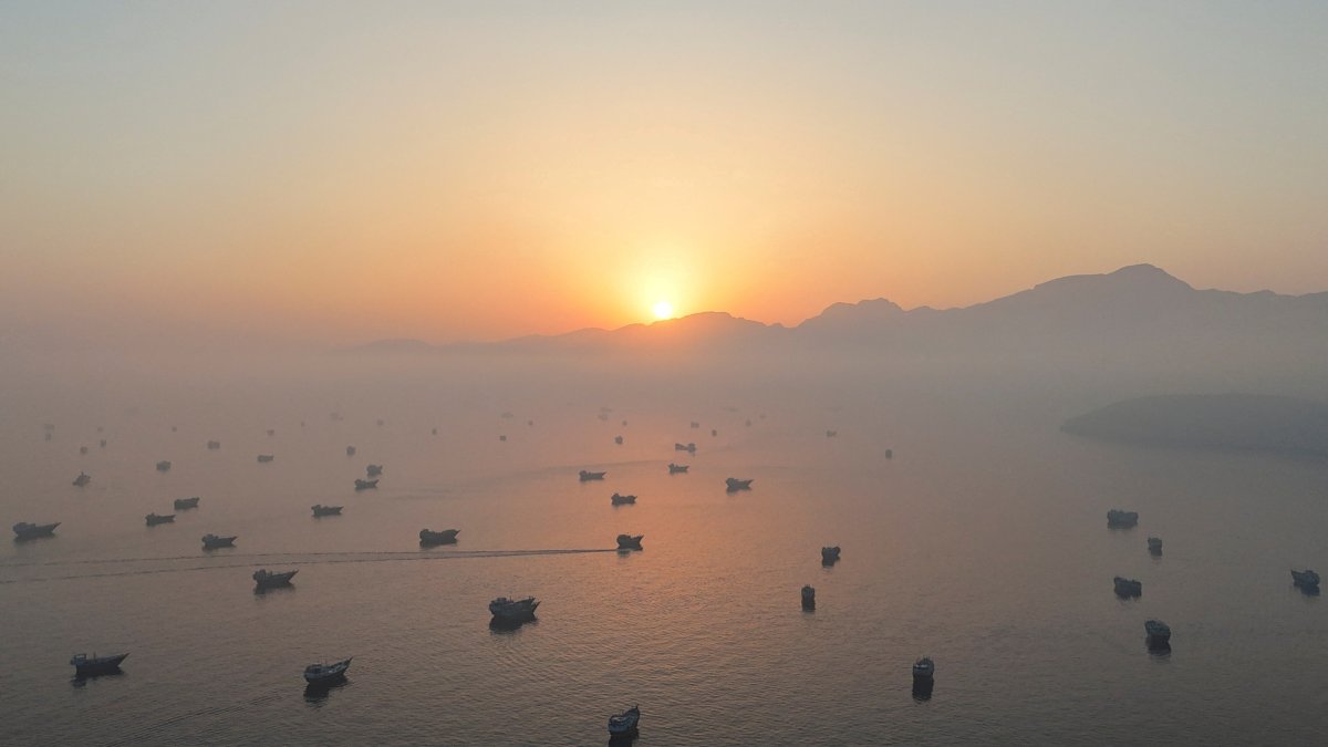  A drone view shows vessels in the Strait of Hormuz, as seen from Musandam, Oman, June 15, 2026. (Reuters File Photo)
