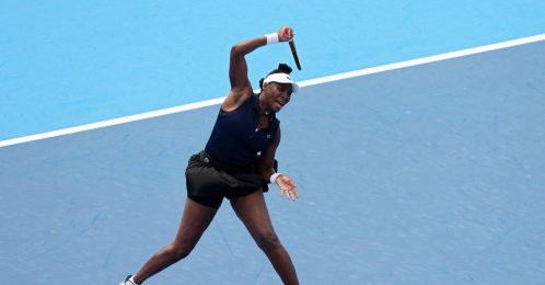 U.S.' Venus Williams plays a forehand during their match against Colombia'S Emilia Arango during day four of the Cincinnati Open at the Lindner Family Tennis Center, Mason, U.S., Aug. 14, 2026. (AFP Photo)